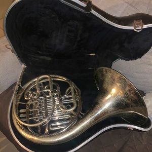 French Horn w|case